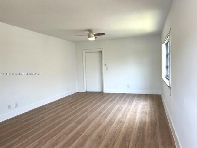 270 NE 40th St in Oakland Park, FL - Building Photo - Building Photo