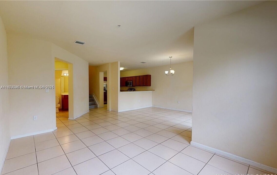 8960 NW 97th Ave in Medley, FL - Building Photo