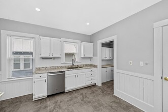 98 Langdon Ave, Unit 2 in Watertown, MA - Building Photo - Building Photo