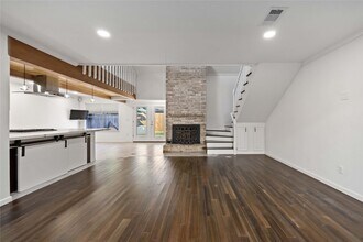 6210 Gladewell Dr in Houston, TX - Foto de edificio - Building Photo