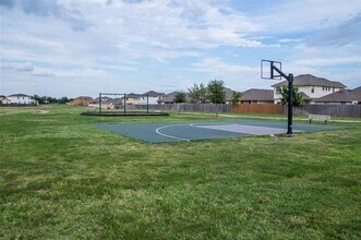 12912 Tinker St in Manor, TX - Foto de edificio - Building Photo