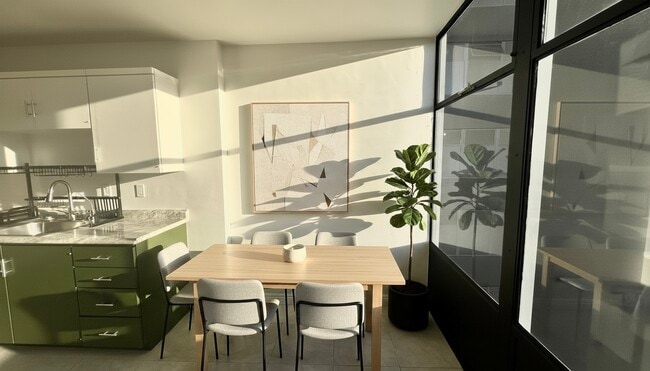 100 Atlantic Ave, Unit 503 in Long Beach, CA - Foto de edificio - Building Photo