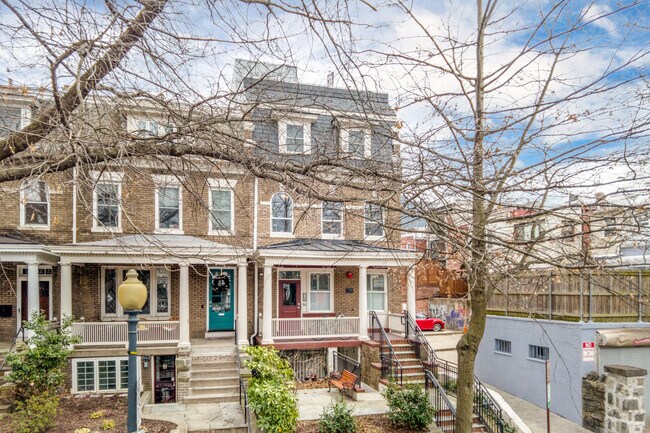 Lanier Condos in Washington, DC - Foto de edificio - Building Photo
