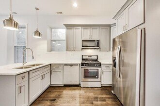 1448 N Washtenaw Ave, Unit 2 in Chicago, IL - Building Photo - Building Photo