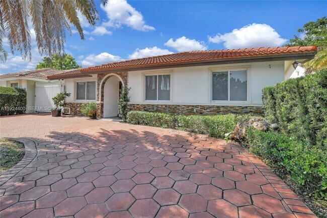 9862 SW 145th Pl in Miami, FL - Building Photo - Building Photo