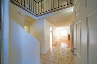 16916 Shinedale Dr in Santa Clarita, CA - Building Photo - Building Photo