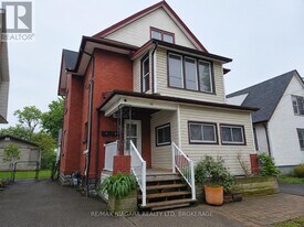 23 Avenue Pl in Welland, ON - Building Photo