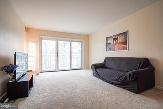 11923 Parklawn Dr-Unit -303 in Rockville, MD - Building Photo - Building Photo