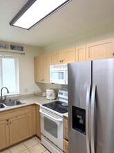 647 Meakanu Ln in Wailuku, HI - Building Photo - Building Photo