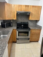 11780 SW 18th St, Unit 220-2 in Miami, FL - Foto de edificio - Building Photo