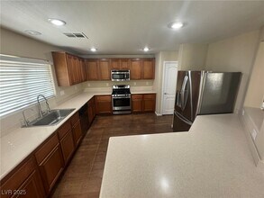 10092 Trotter Peak St in Las Vegas, NV - Building Photo - Building Photo