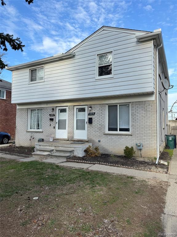 property at 1818 N Center St