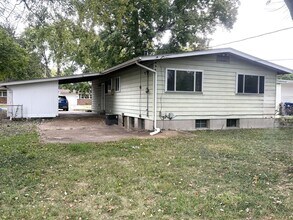 810 Manresa Ln in Florissant, MO - Building Photo - Building Photo