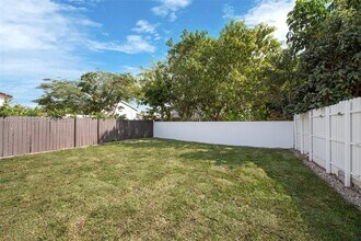 6427 SW 135th Ave in Miami, FL - Building Photo - Building Photo