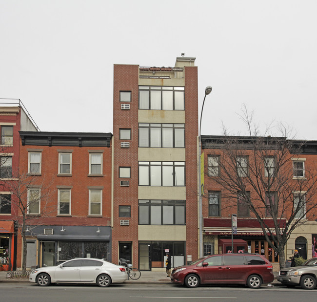 489 Atlantic Ave in Brooklyn, NY - Foto de edificio - Building Photo