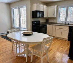 4 Evergreen Dr, Unit 4 Evergreen Dr in Falmouth, ME - Building Photo - Building Photo