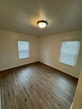 1508 NW Eden St in Roseburg, OR - Building Photo - Building Photo