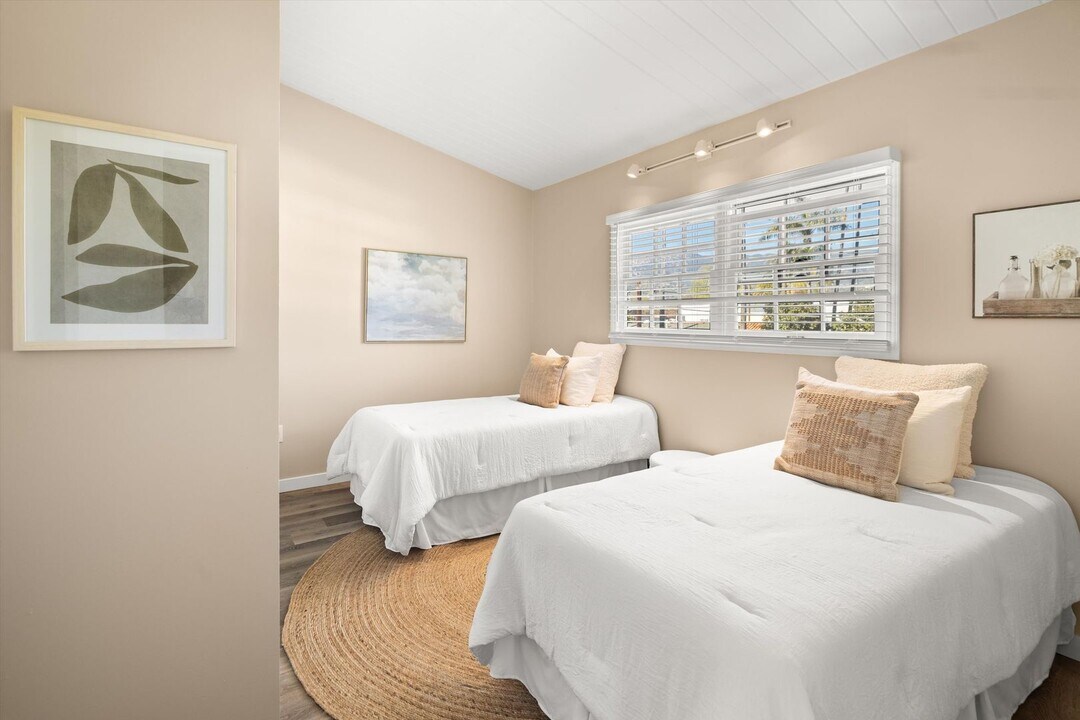 221 Bath St in Santa Barbara, CA - Building Photo