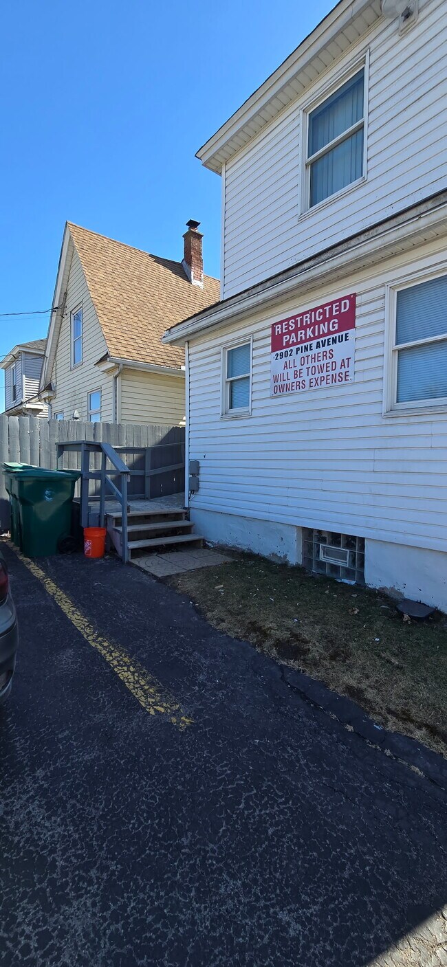 2902 Pine Ave in Niagara Falls, NY - Building Photo - Building Photo