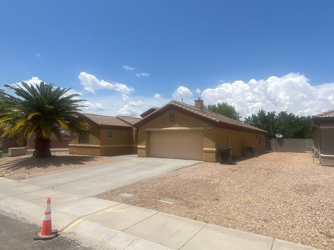 3775 Heather Ave in Kingman, AZ - Building Photo - Building Photo