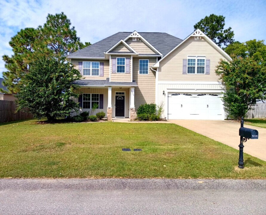 4028 Stretton Avenue in Fayetteville, NC - Foto de edificio