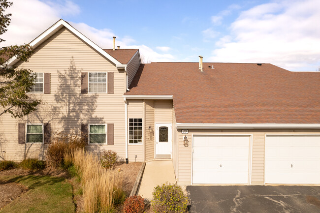 Victorian Apartments in Streamwood, IL - Building Photo - Building Photo