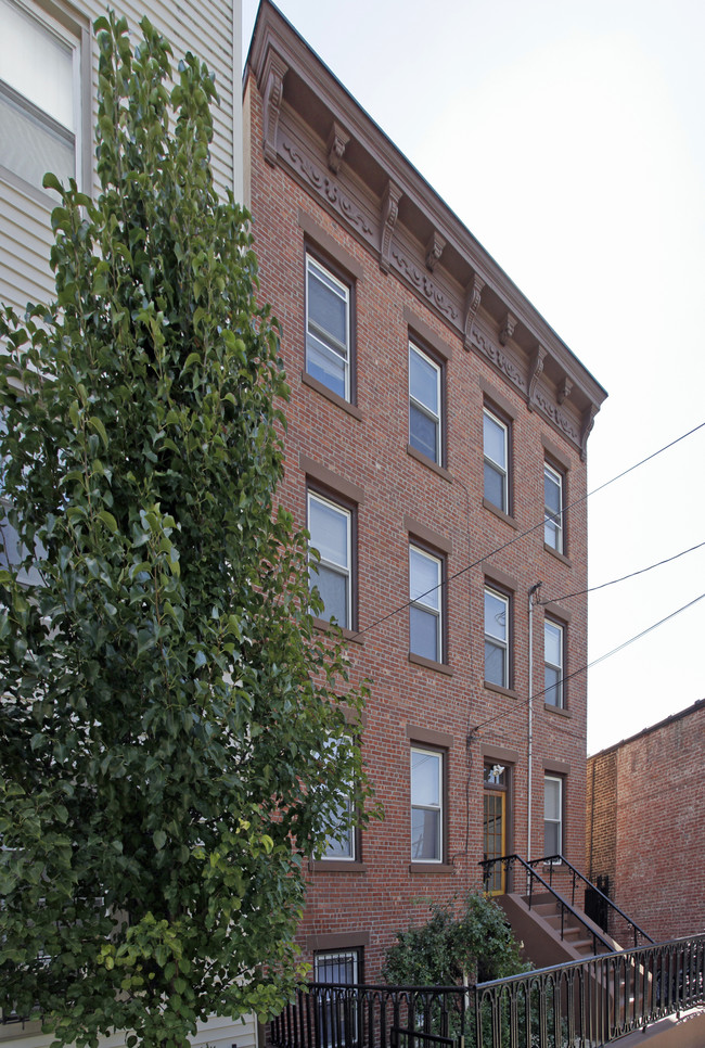 14 Coles St in Jersey City, NJ - Building Photo - Building Photo