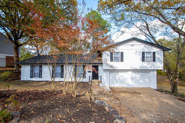 10900 Yosemite Valley Dr in Little Rock, AR - Building Photo - Building Photo