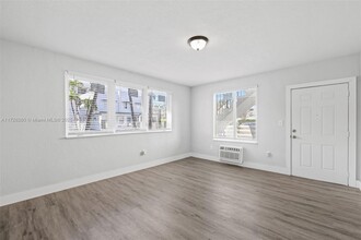 8221 Harding Ave in Miami Beach, FL - Building Photo - Building Photo