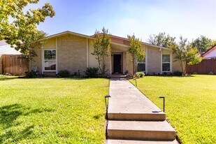 5000 Latham Dr in Plano, TX - Building Photo