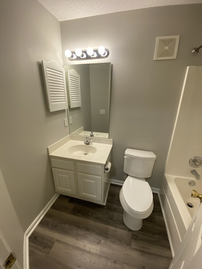 2804 Mulberry Ln in Greenville, NC - Building Photo - Building Photo