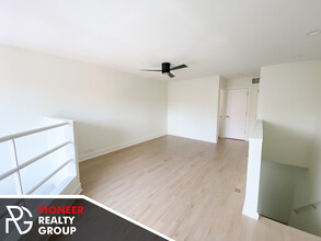 1014 W Grace St, Unit F201 in Chicago, IL - Foto de edificio - Building Photo