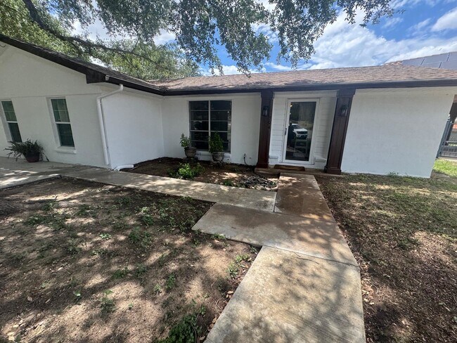304 Richmond Ct in Laredo, TX - Building Photo - Building Photo