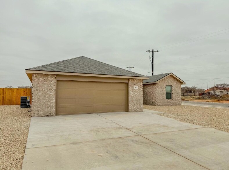 302 E 80th St, Unit A213 in Lubbock, TX - Building Photo