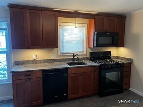 64 Seymour St in Bristol, CT - Building Photo - Building Photo