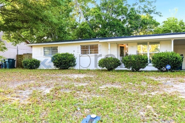 property at 918 E Montclair Rd