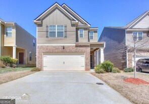 565 Dasheill Ln in Atlanta, GA - Building Photo