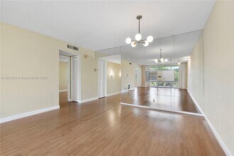 3351 S Palm Aire Dr in Pompano Beach, FL - Building Photo - Building Photo