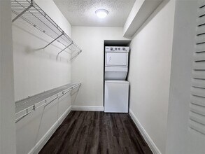 18335 NW 68th Ave, Unit 700-519 in Hialeah, FL - Building Photo - Building Photo