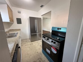 2802 SW 25th Ter-Unit -2804 in Miami, FL - Building Photo - Building Photo