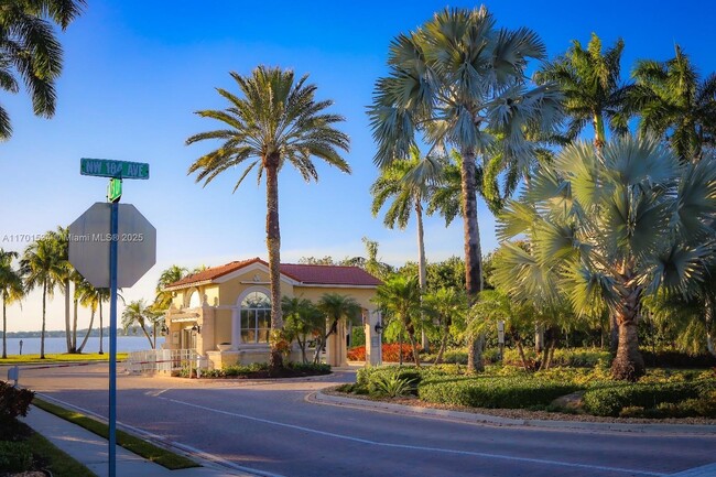 2438 NW 184th Terrace in Pembroke Pines, FL - Building Photo - Building Photo