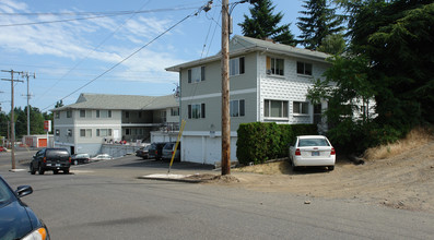 Marin Terrace Apartments in Portland, OR - Building Photo - Building Photo