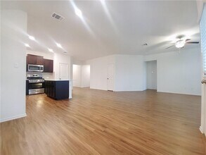 322 Arnage Dr in Hutto, TX - Building Photo - Building Photo