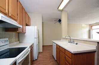 2571 Mallard Dr in Woodbury, MN - Building Photo - Building Photo