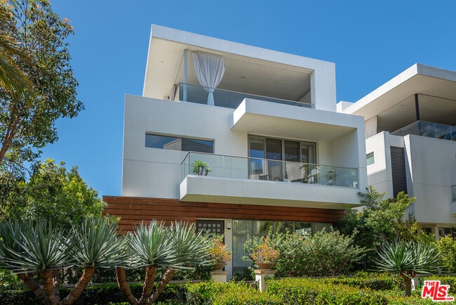 5926 Firefly Pl in Los Angeles, CA - Building Photo - Building Photo