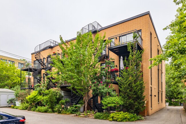 2340-2368 Grant Rue in Montréal, QC - Building Photo - Building Photo