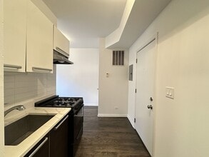 5054 N Winthrop Ave, Unit 503 in Chicago, IL - Building Photo - Building Photo