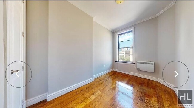 West 52nd Street, Unit 5W in New York, NY - Building Photo - Building Photo