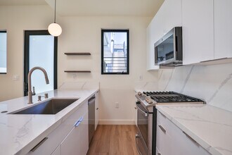 1230 Stanford St in Santa Monica, CA - Building Photo - Building Photo