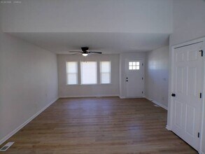 302 S Franklin St in Spring Hill, KS - Building Photo - Building Photo